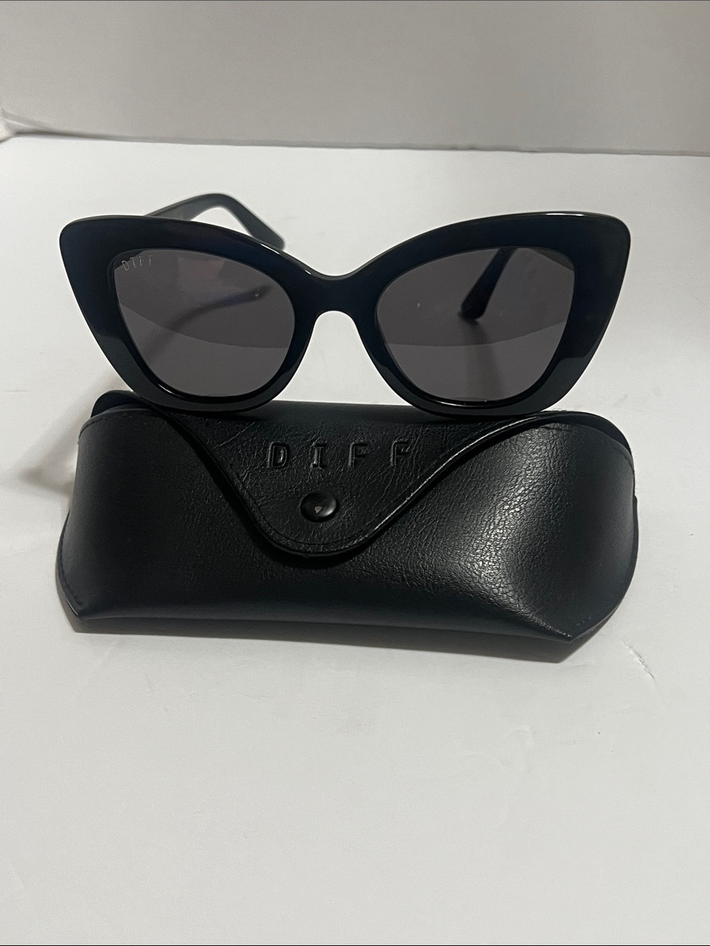 DIFF Eyewear Black Raven Cat Eye Sunglasses
